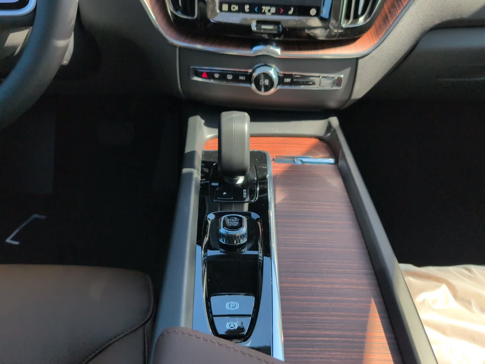 new 2025 Volvo XC60 car, priced at $54,545