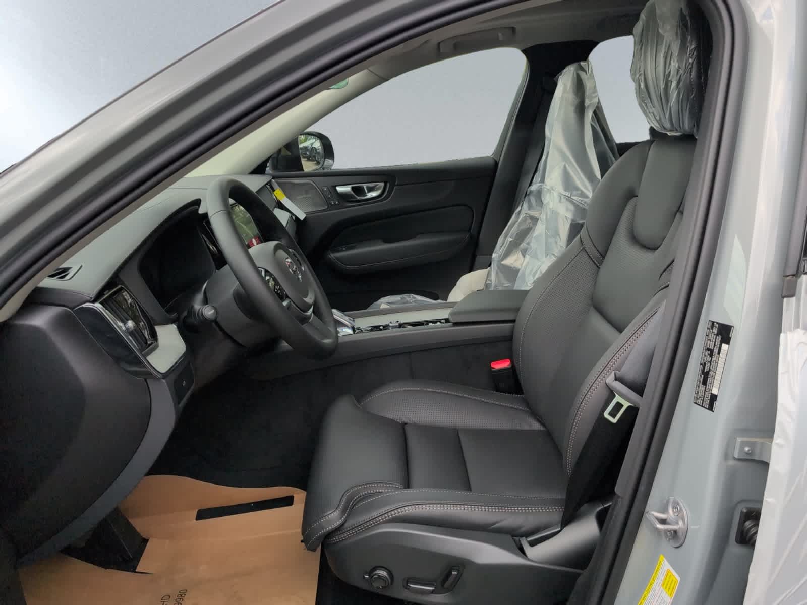 new 2025 Volvo XC60 car, priced at $61,400