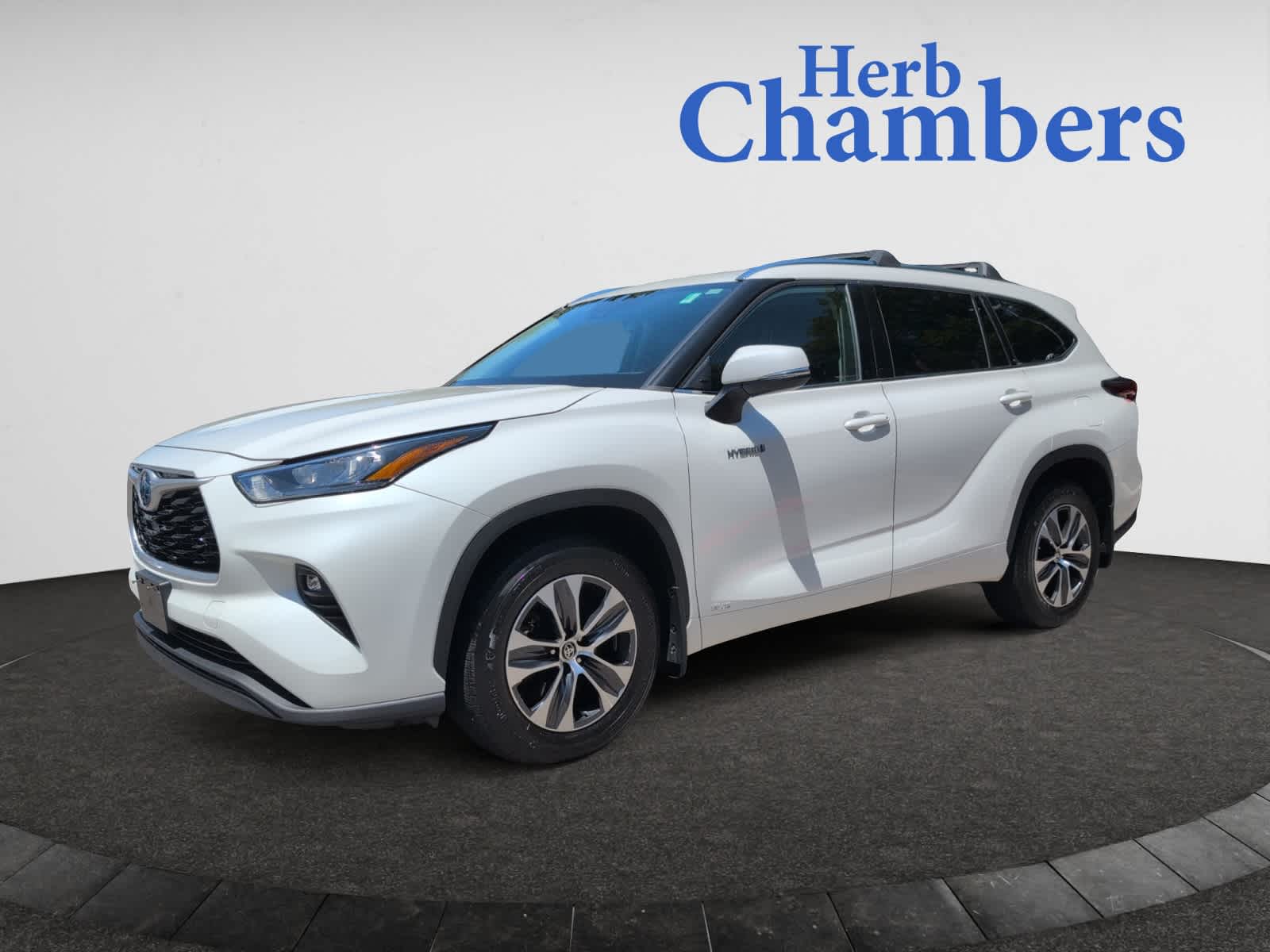 used 2020 Toyota Highlander Hybrid car, priced at $33,998