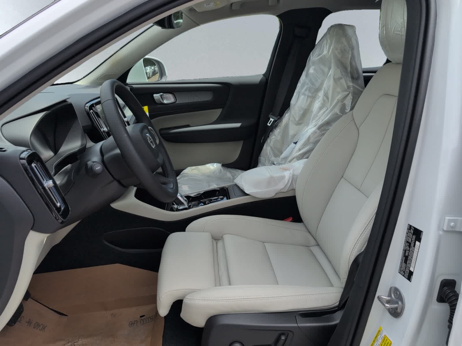 new 2025 Volvo XC40 car, priced at $49,810