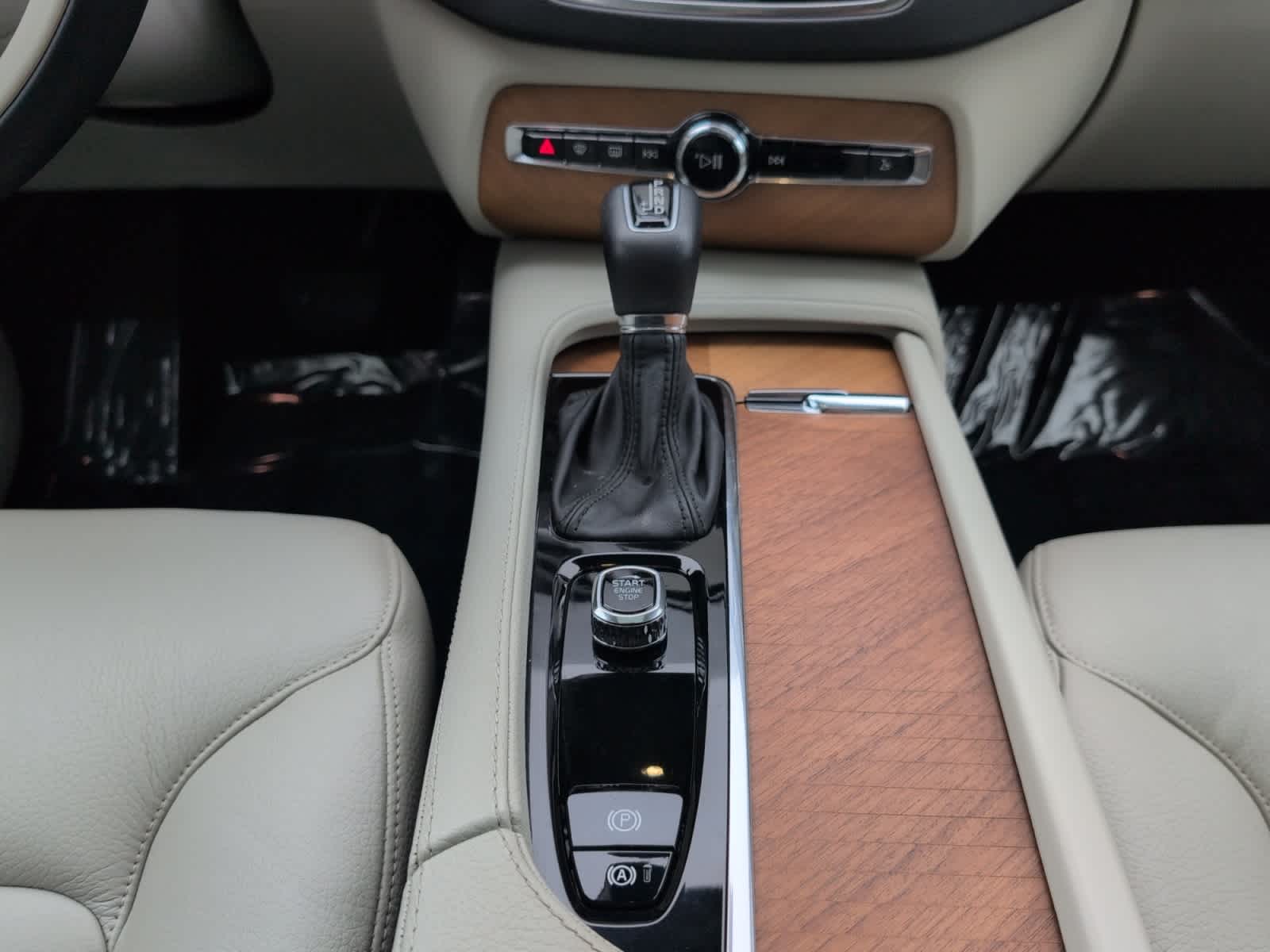 used 2022 Volvo XC90 car, priced at $41,998