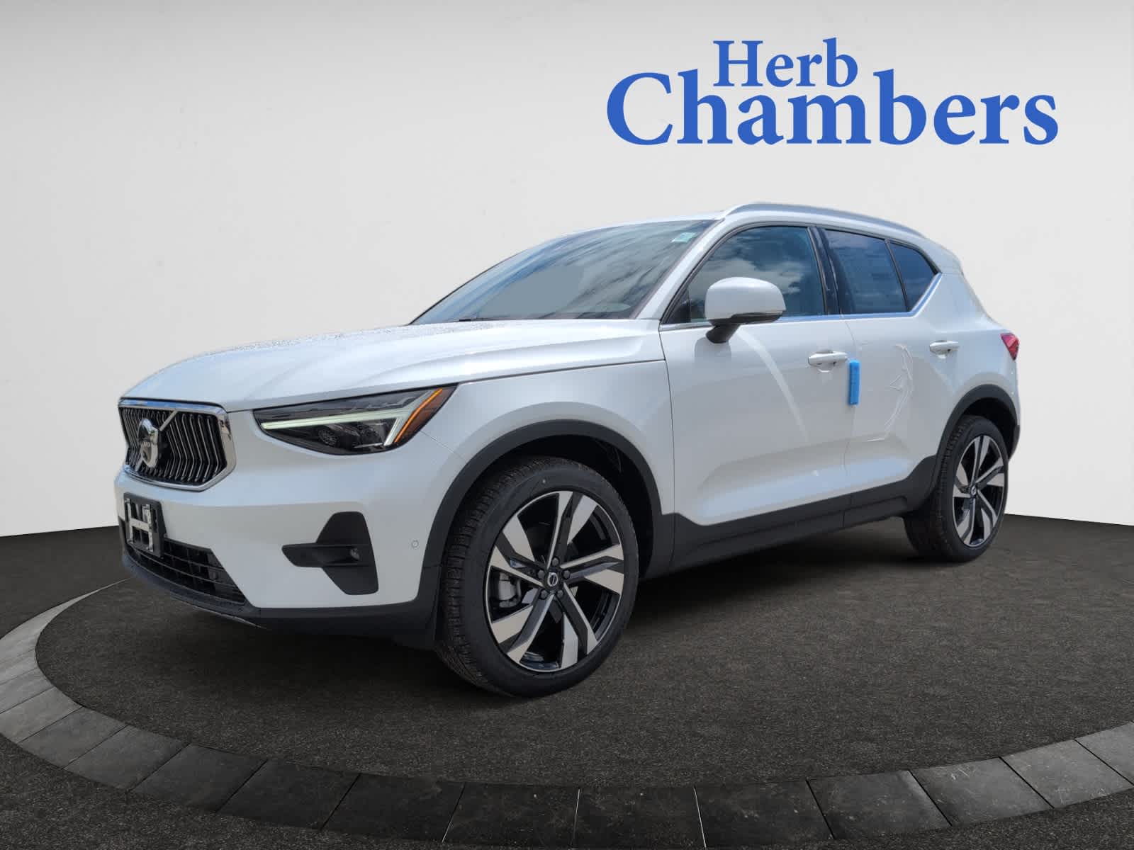 new 2025 Volvo XC40 car, priced at $49,810