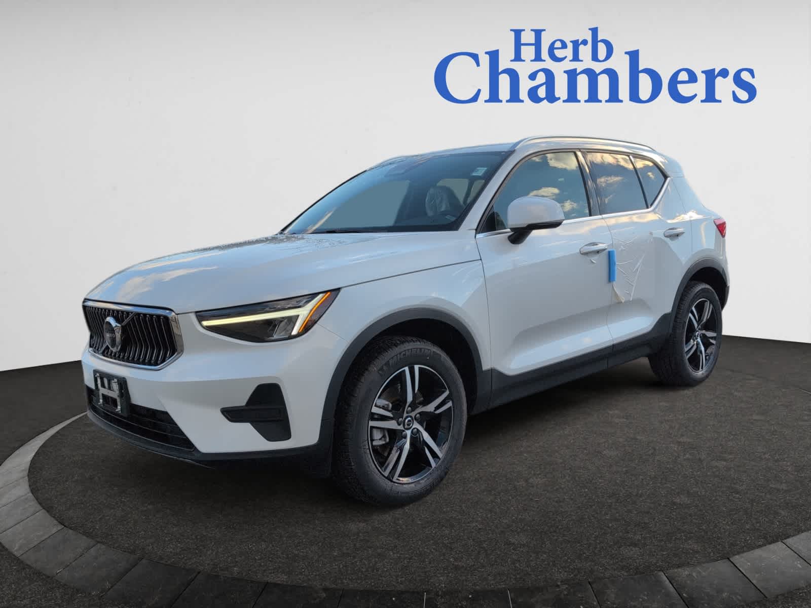 new 2025 Volvo XC40 car, priced at $44,000