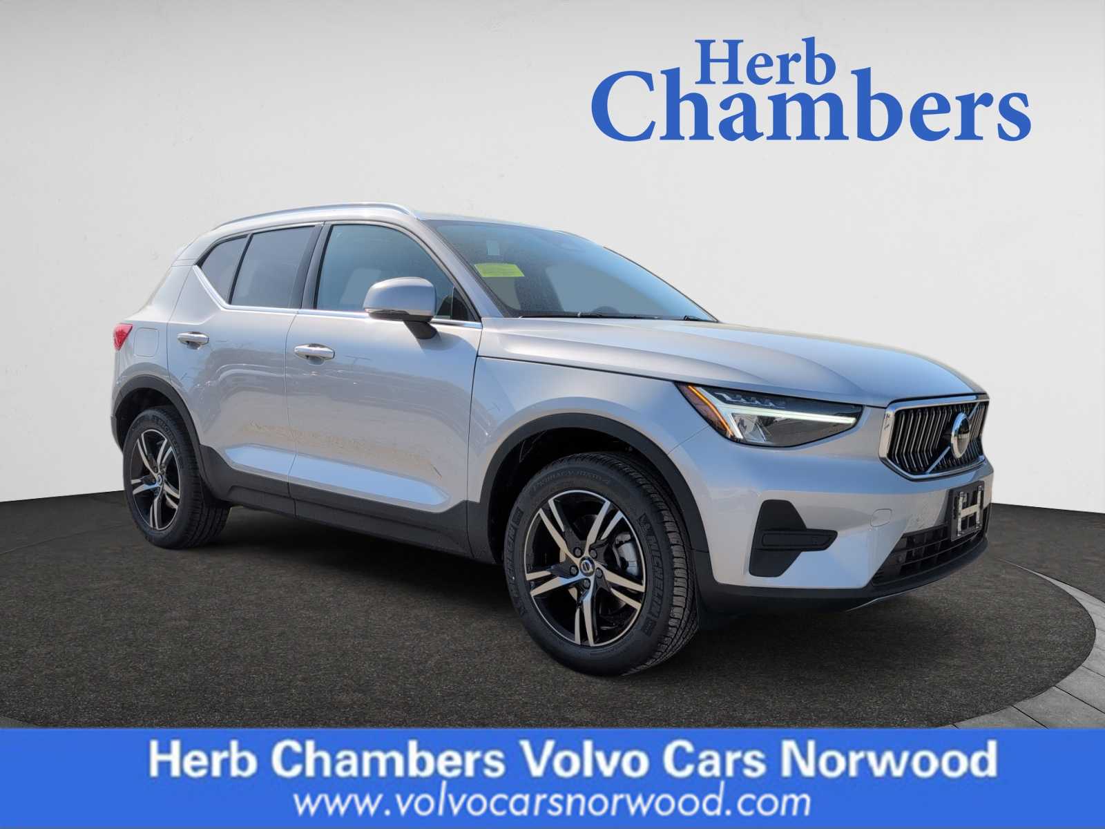 new 2025 Volvo XC40 car, priced at $43,045