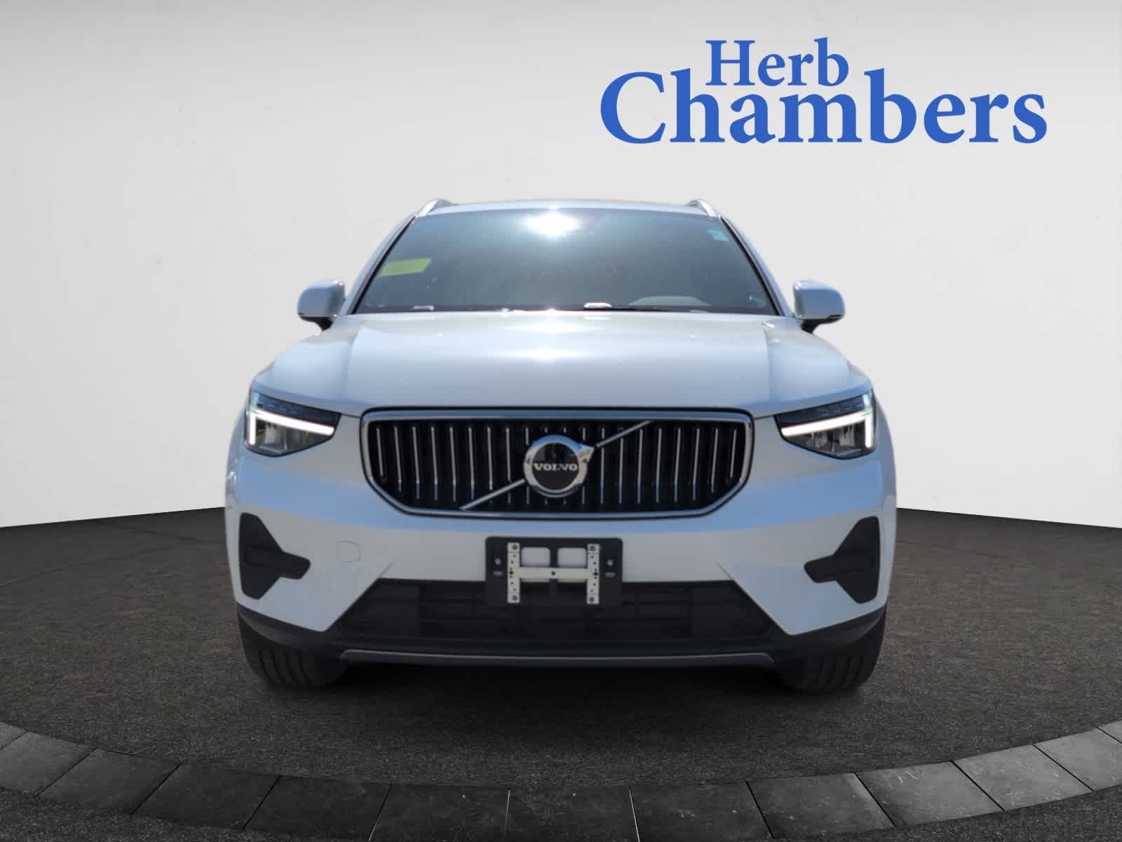 new 2025 Volvo XC40 car, priced at $42,365