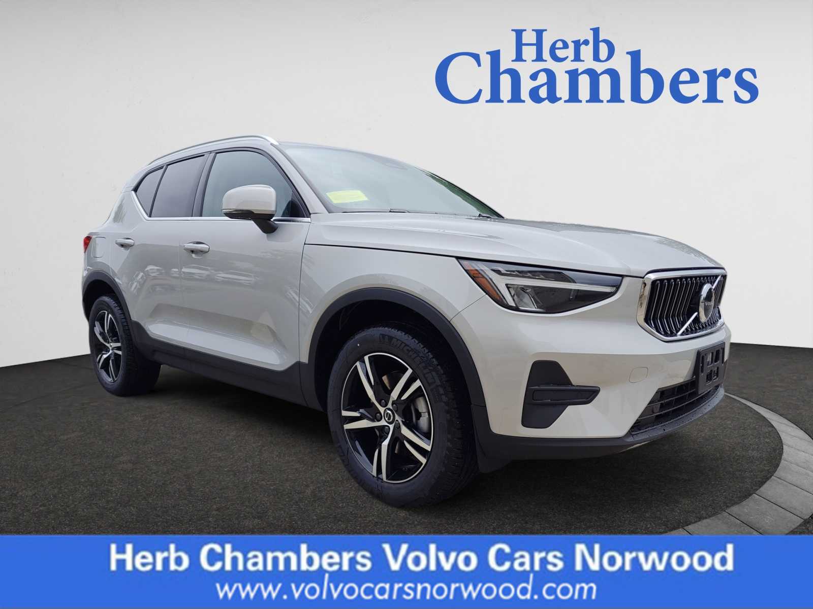 new 2025 Volvo XC40 car, priced at $45,000