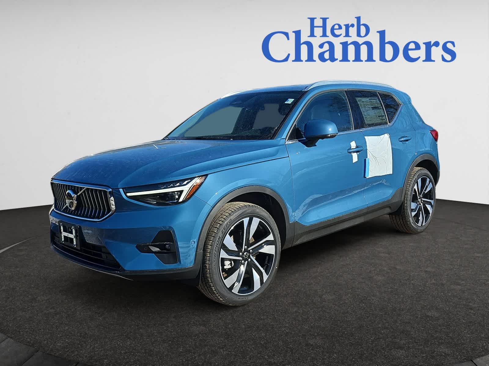 new 2025 Volvo XC40 car, priced at $51,040