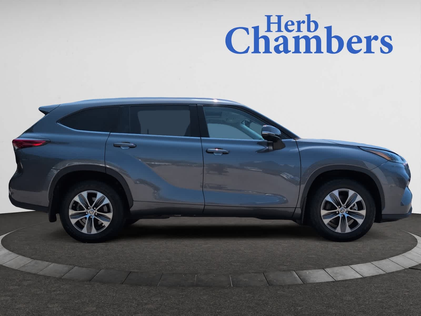 used 2022 Toyota Highlander car, priced at $37,998
