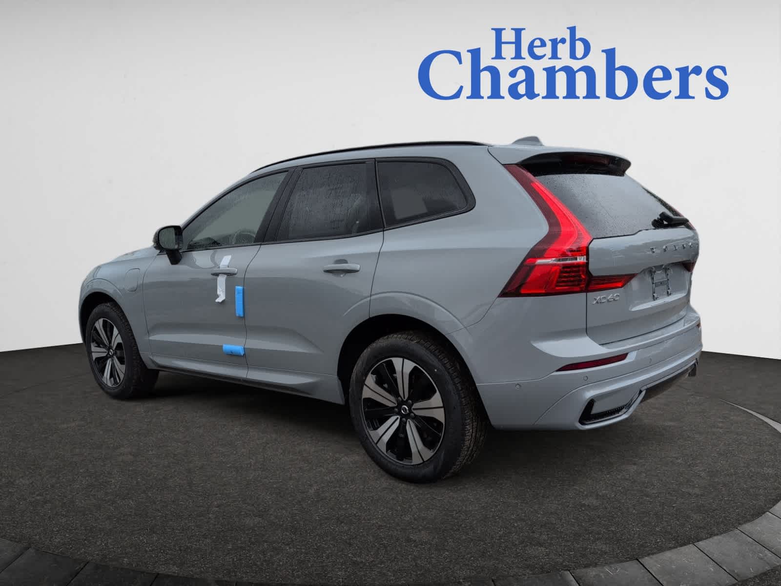 new 2025 Volvo XC60 plug-in hybrid car, priced at $65,805
