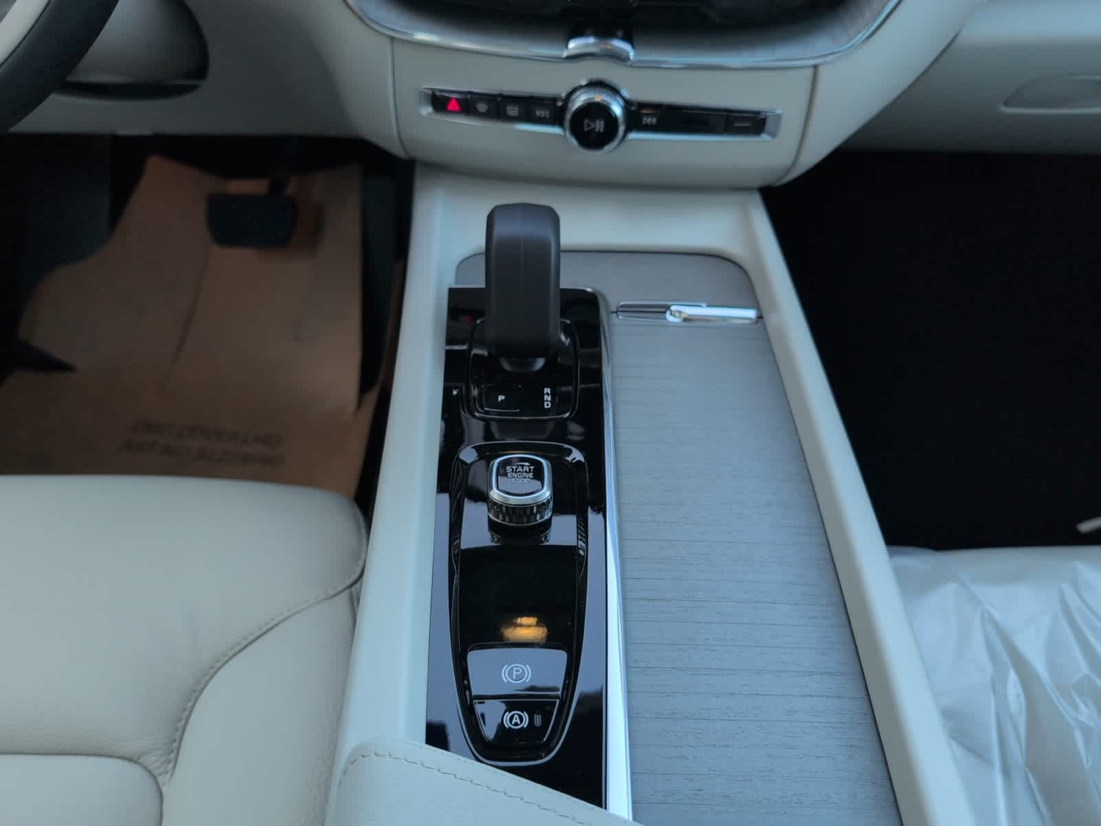 new 2025 Volvo XC60 car, priced at $55,360