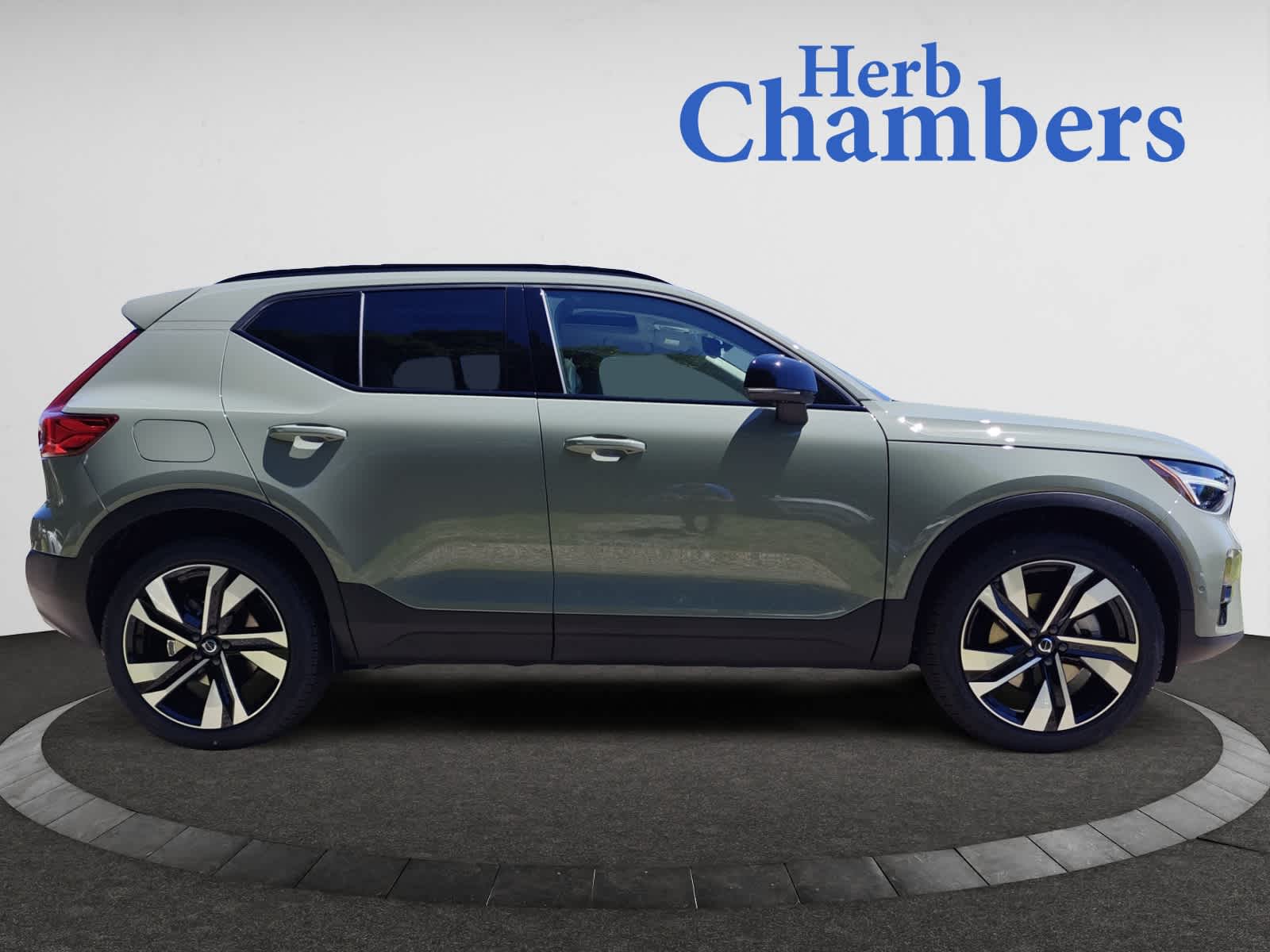 new 2025 Volvo XC40 car, priced at $50,375