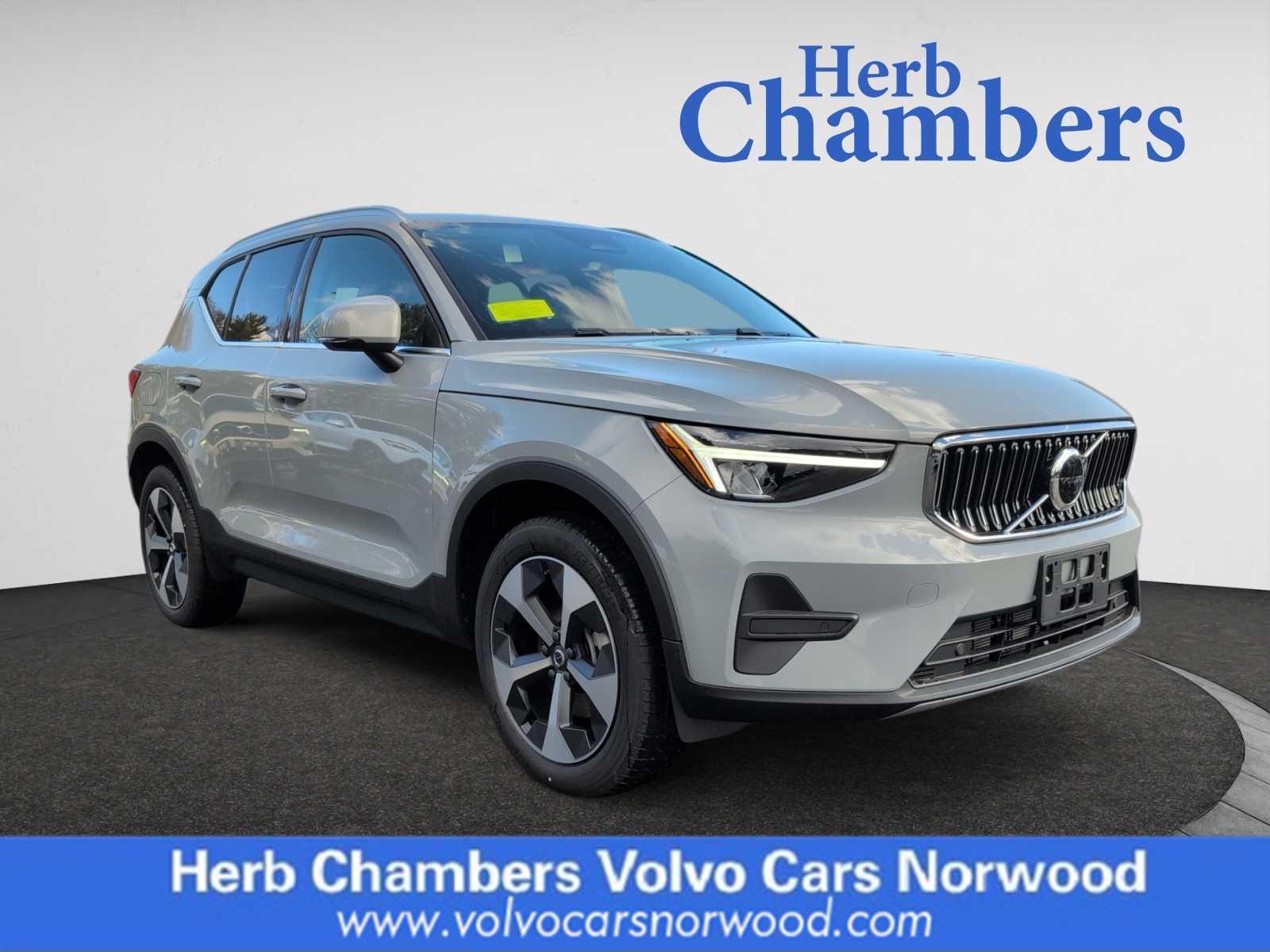 new 2025 Volvo XC40 car, priced at $46,015