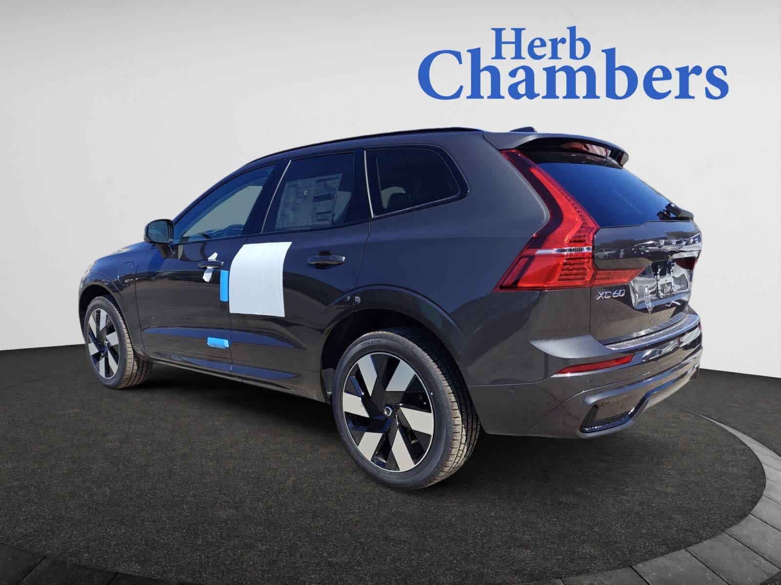 new 2025 Volvo XC60 plug-in hybrid car, priced at $67,425