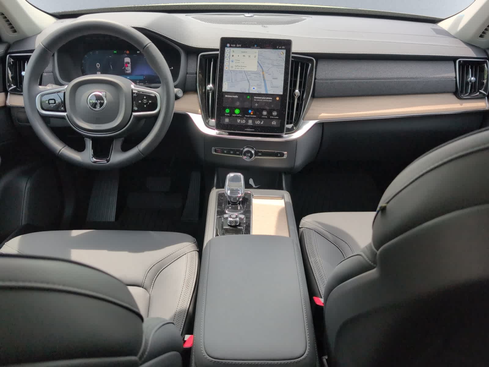 used 2025 Volvo XC90 plug-in hybrid car, priced at $68,998