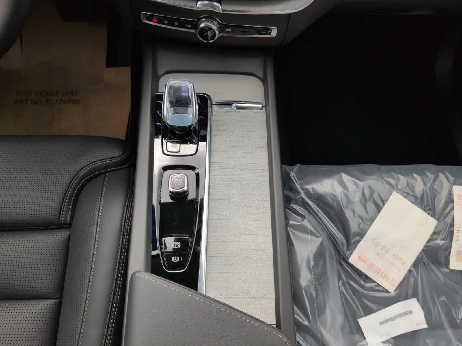 new 2025 Volvo XC60 car, priced at $61,400