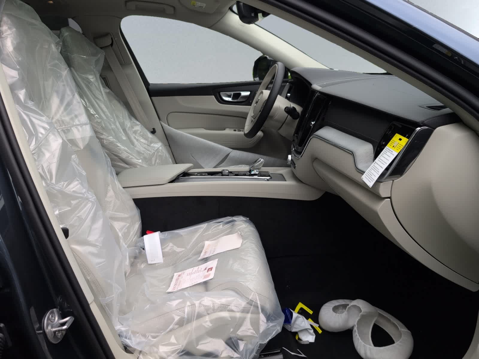 new 2025 Volvo XC60 car, priced at $61,005
