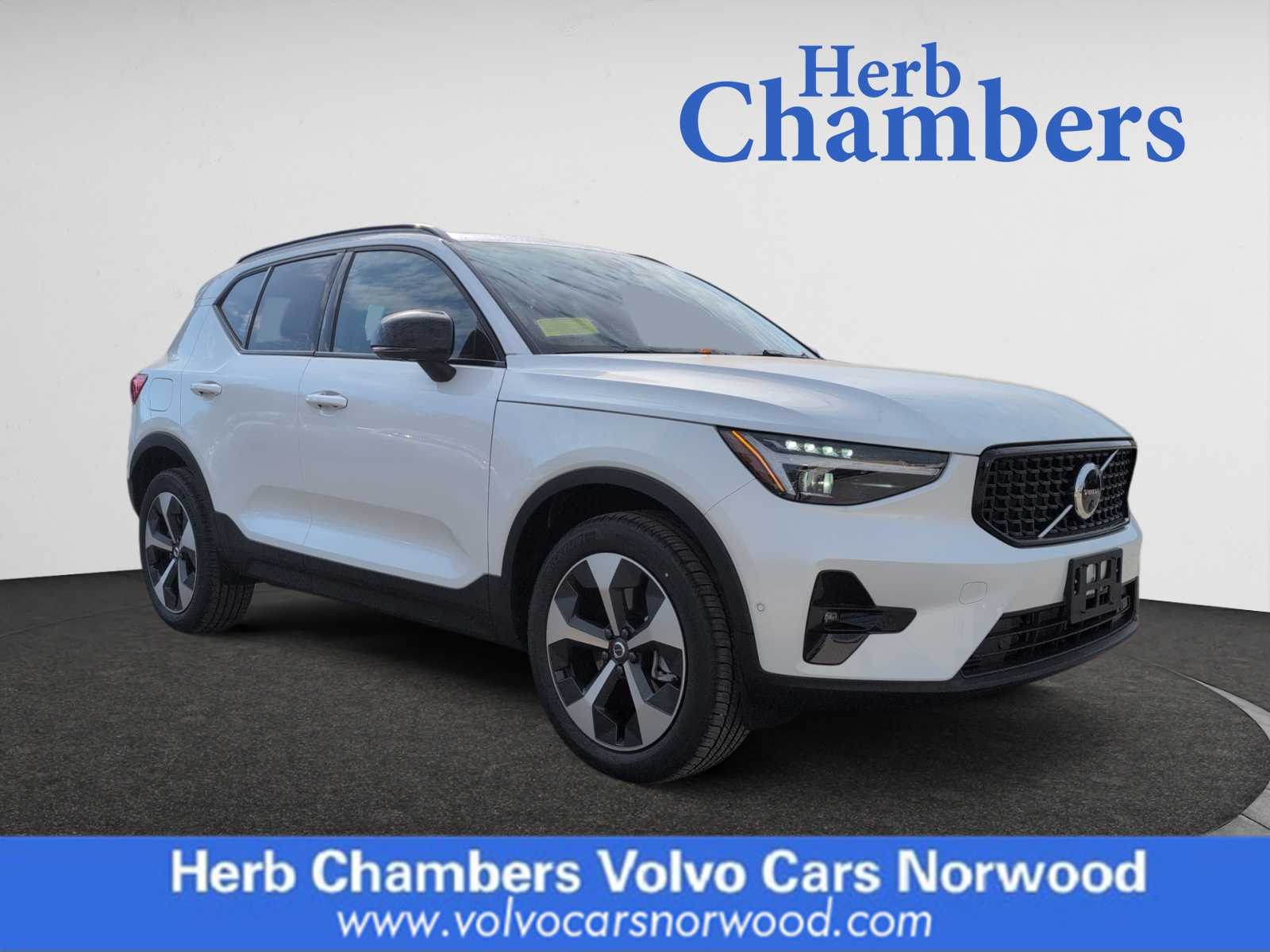 new 2025 Volvo XC40 car, priced at $47,695