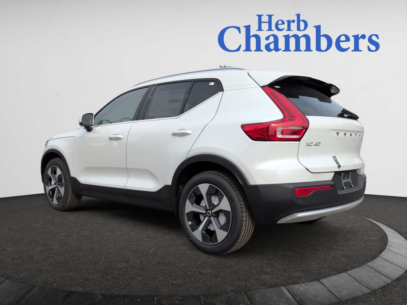 new 2025 Volvo XC40 car, priced at $46,465