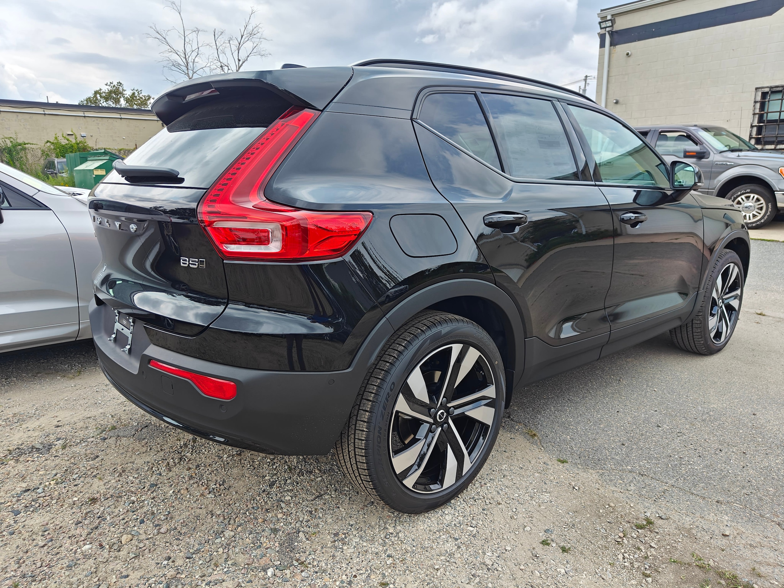 new 2024 Volvo XC40 car, priced at $51,130