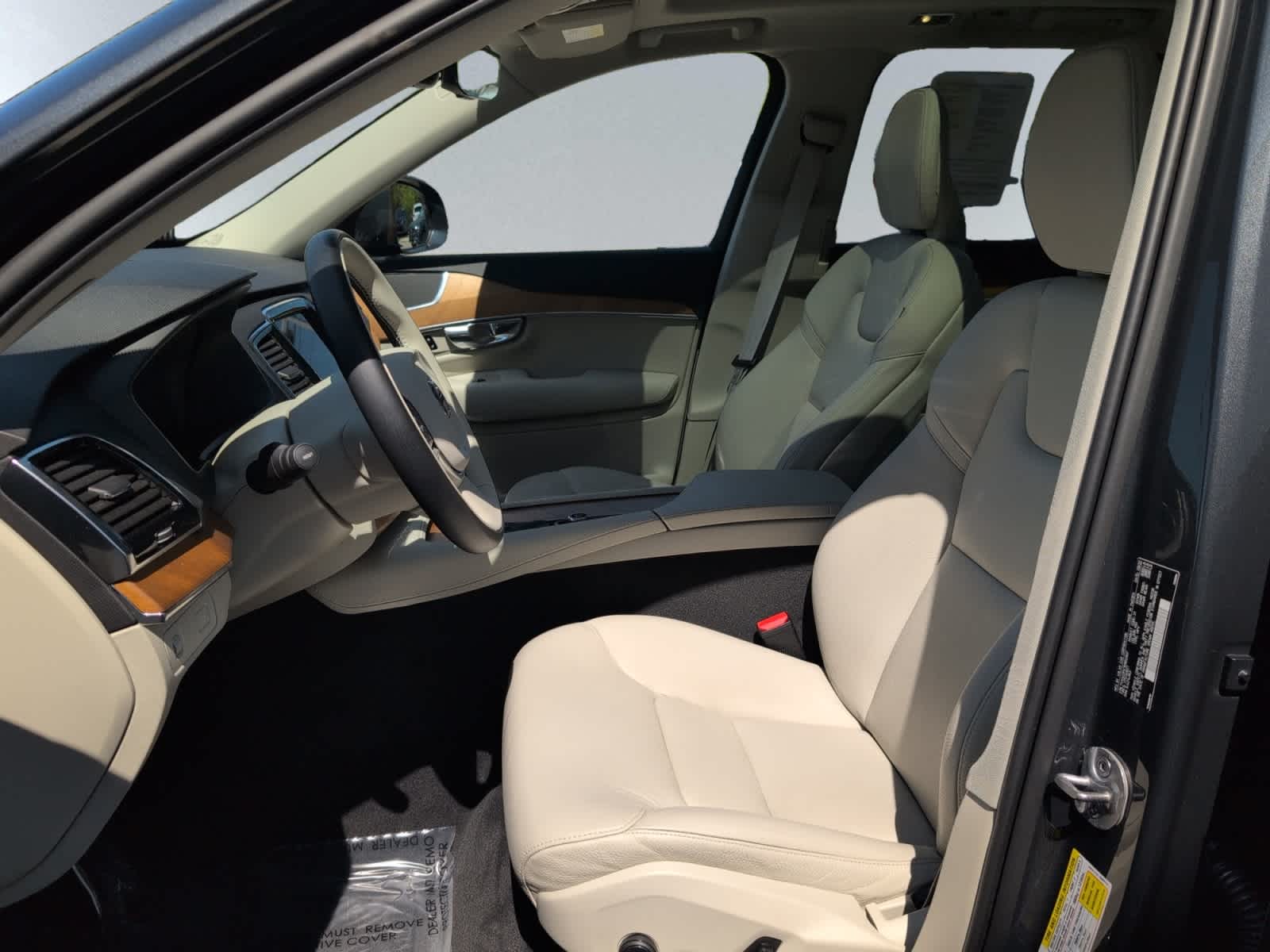 used 2022 Volvo XC90 car, priced at $42,998
