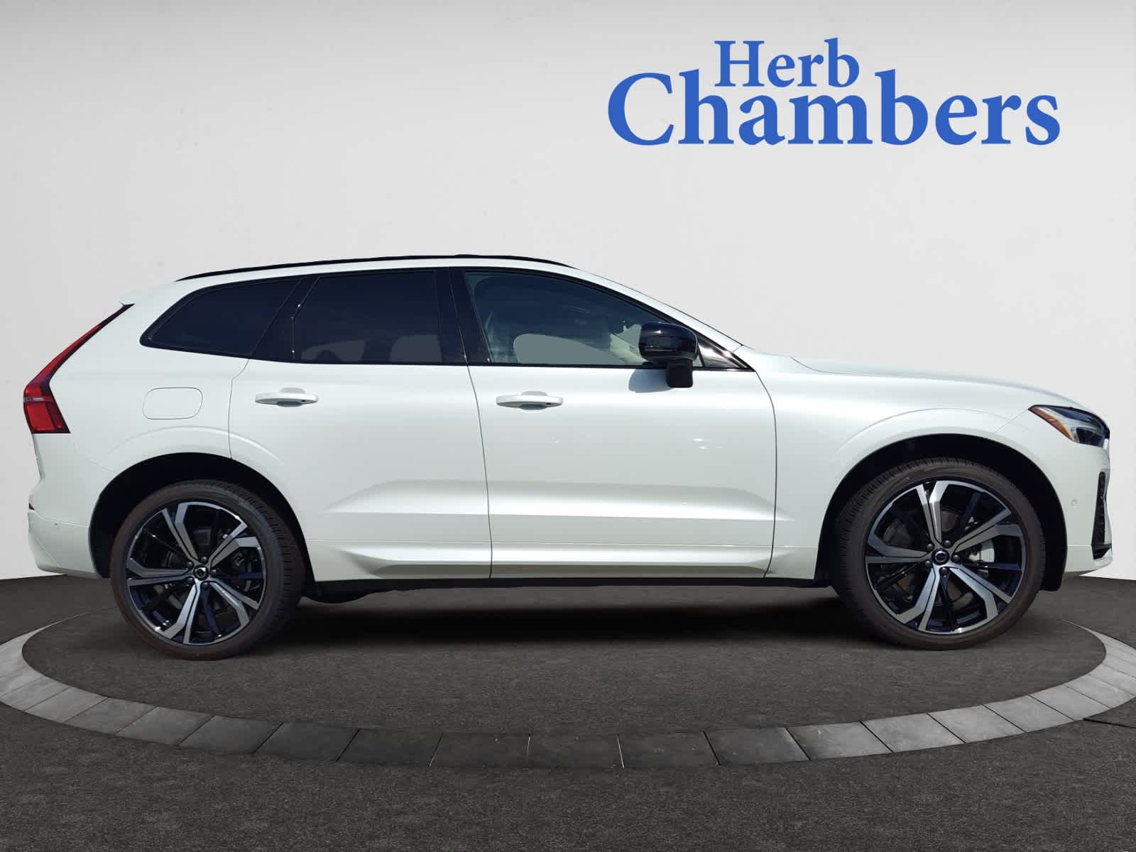 new 2025 Volvo XC60 plug-in hybrid car, priced at $71,490