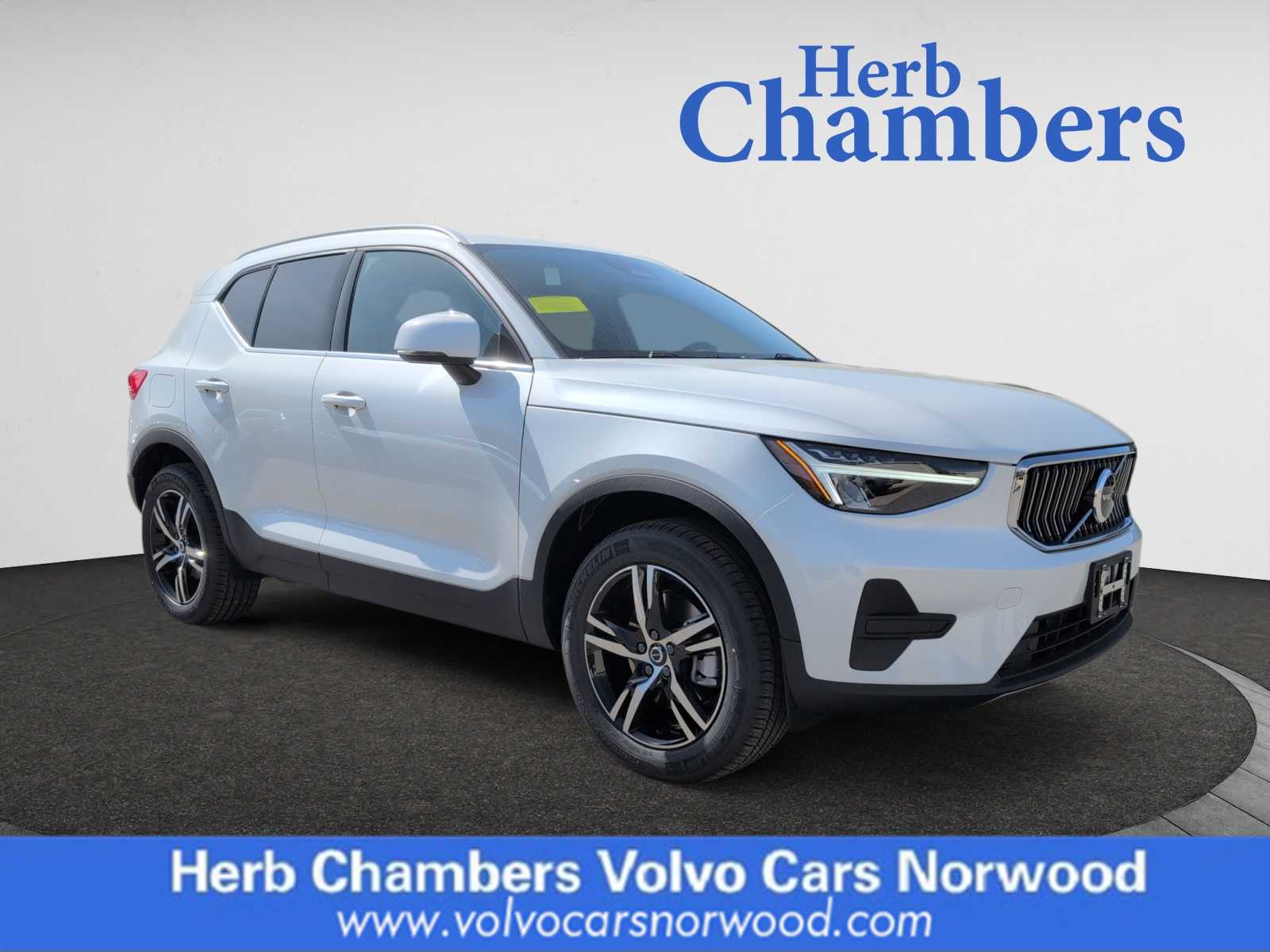 new 2025 Volvo XC40 car, priced at $42,365