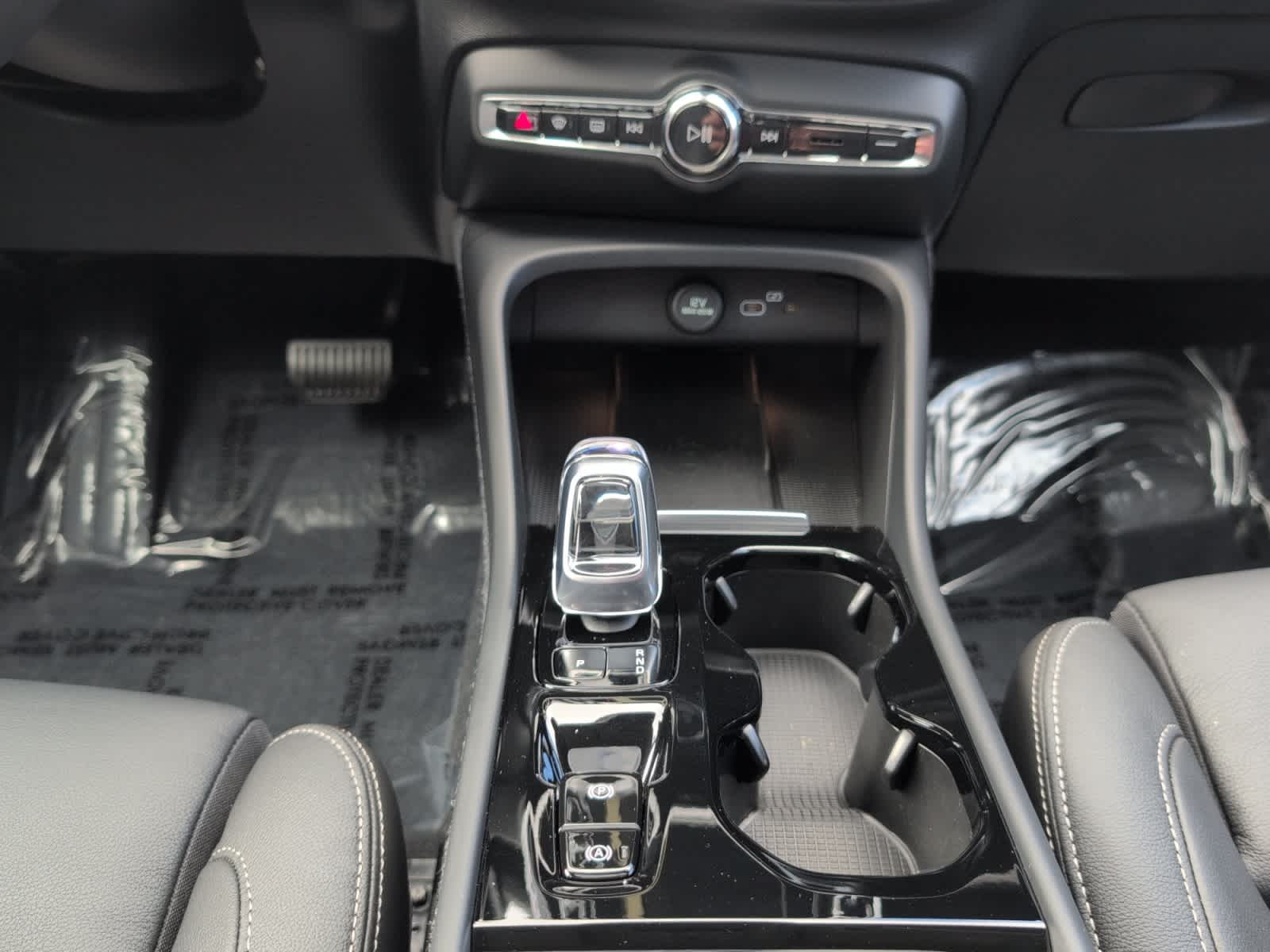 used 2024 Volvo XC40 B5 A ULT car, priced at $44,998
