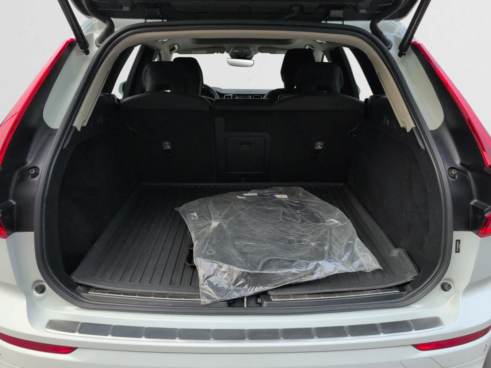 used 2022 Volvo XC60 car, priced at $40,998
