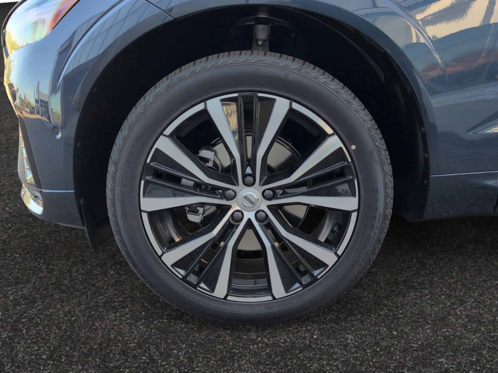 new 2025 Volvo XC60 car, priced at $55,360