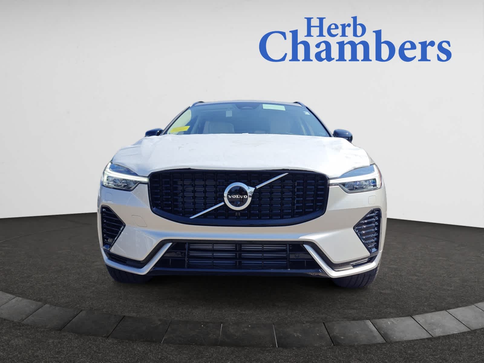 new 2025 Volvo XC60 plug-in hybrid car, priced at $71,485