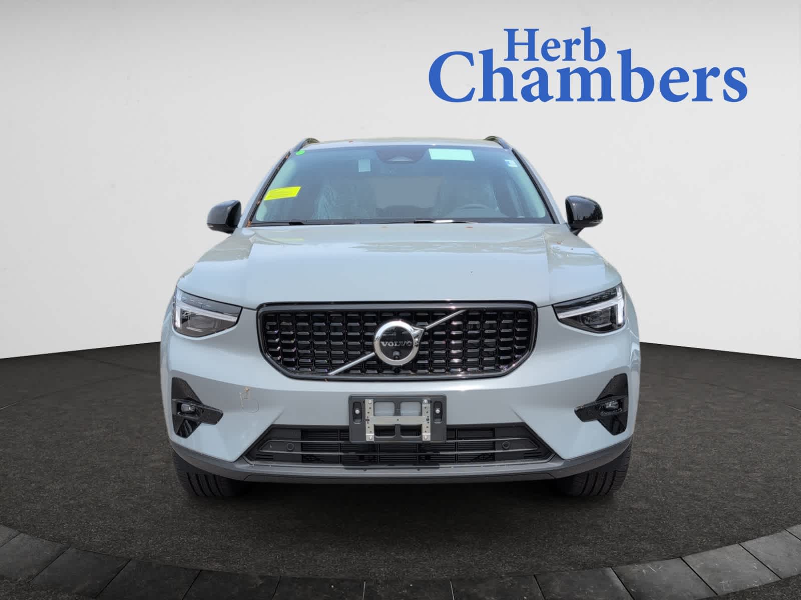 new 2025 Volvo XC40 car, priced at $49,585