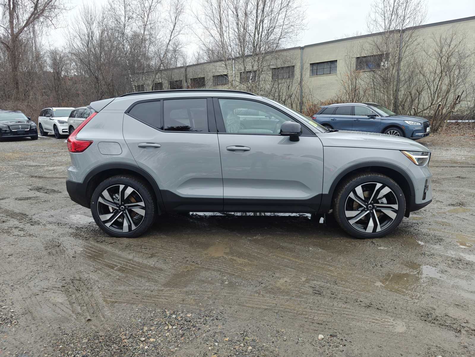 new 2024 Volvo XC40 car, priced at $52,410