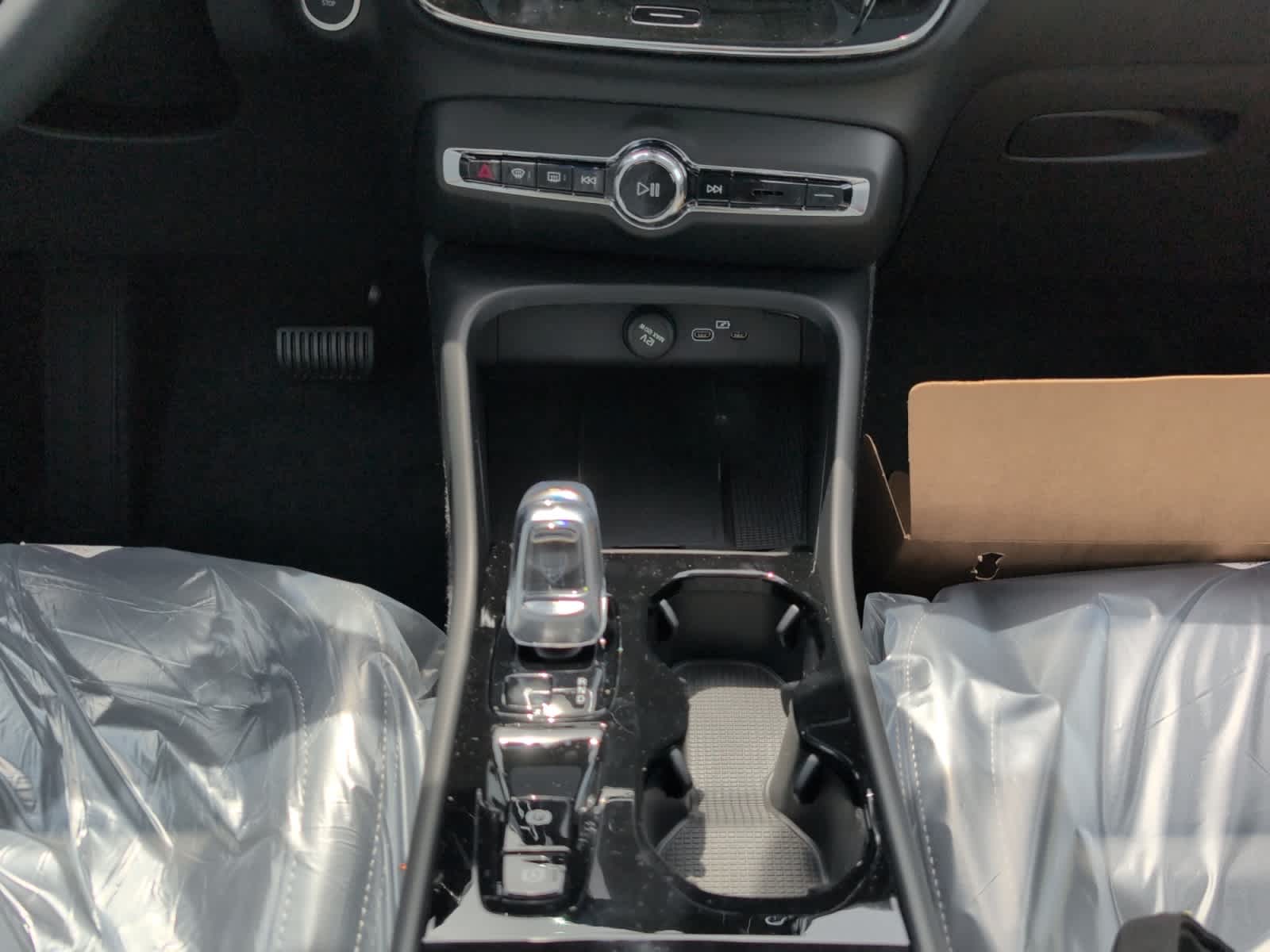 new 2025 Volvo XC40 car, priced at $49,585