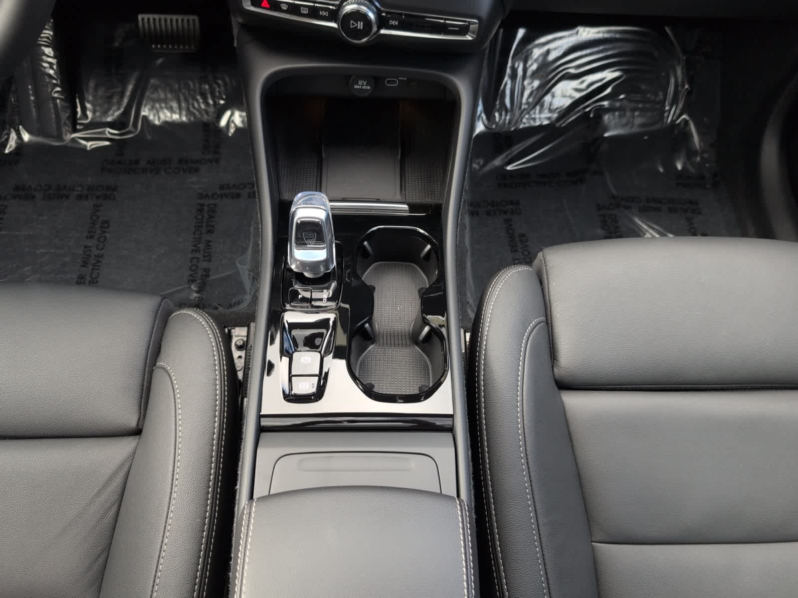 used 2024 Volvo XC40 B5 A ULT car, priced at $44,998