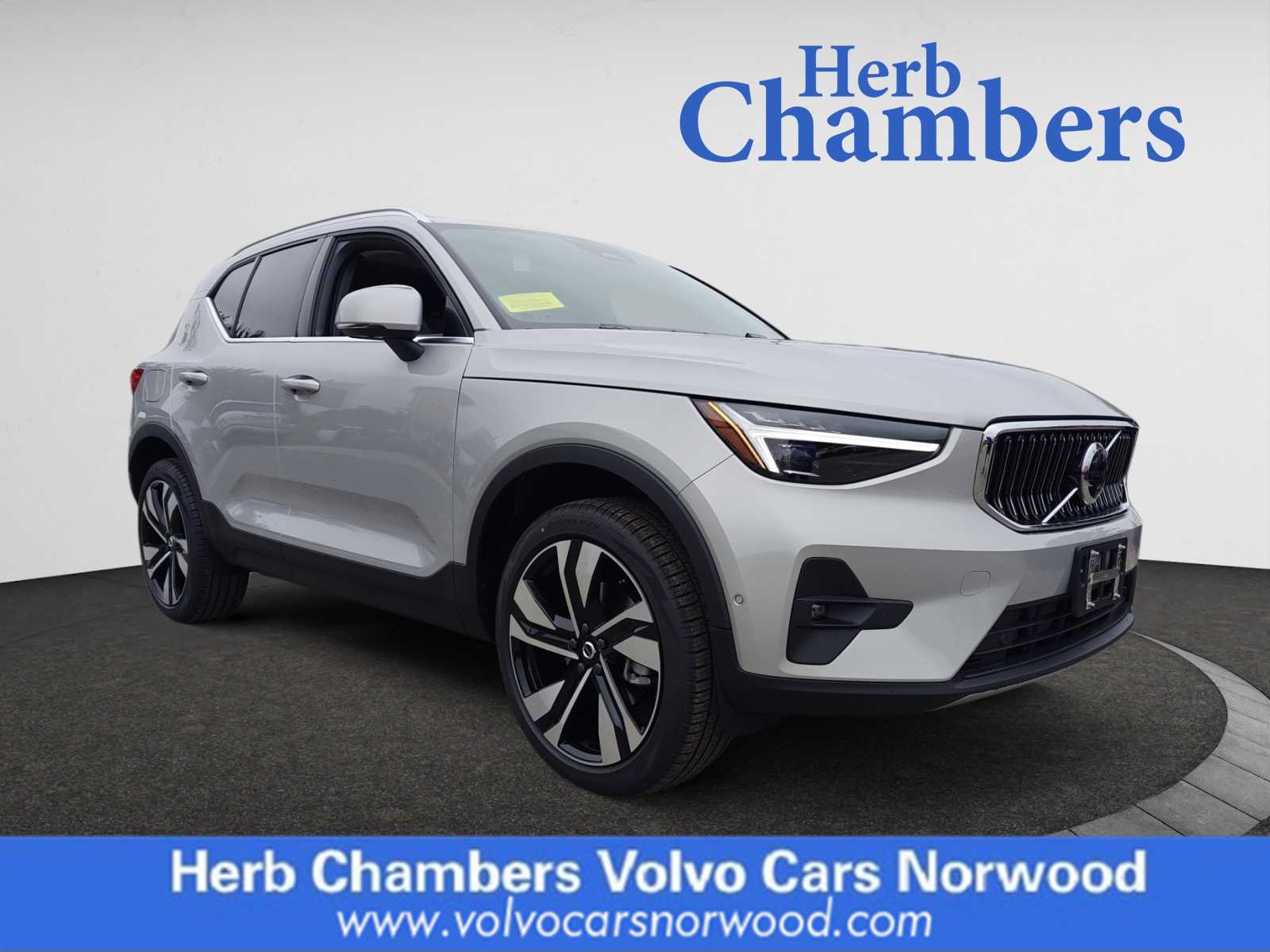 new 2025 Volvo XC40 car, priced at $50,375