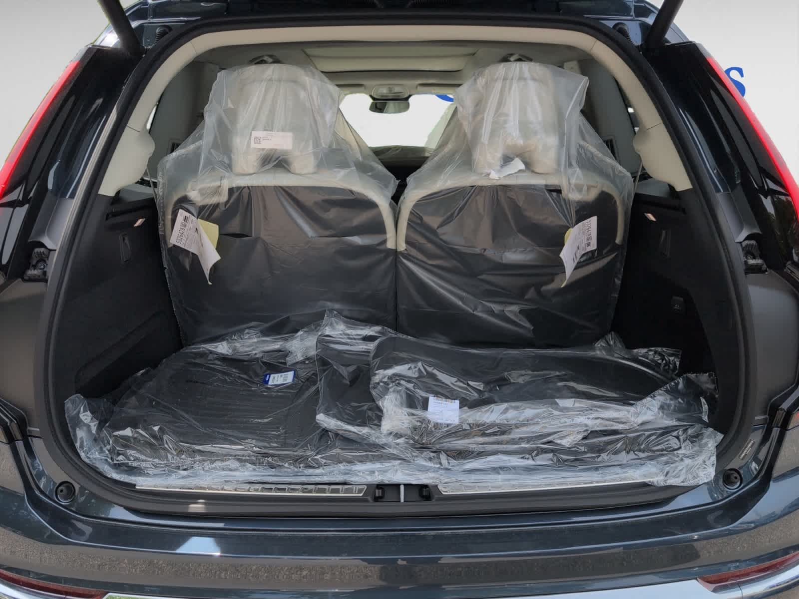 new 2025 Volvo XC90 car, priced at $73,085