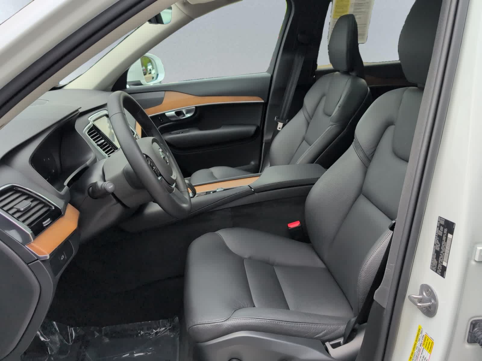 new 2024 Volvo XC90 car, priced at $55,998