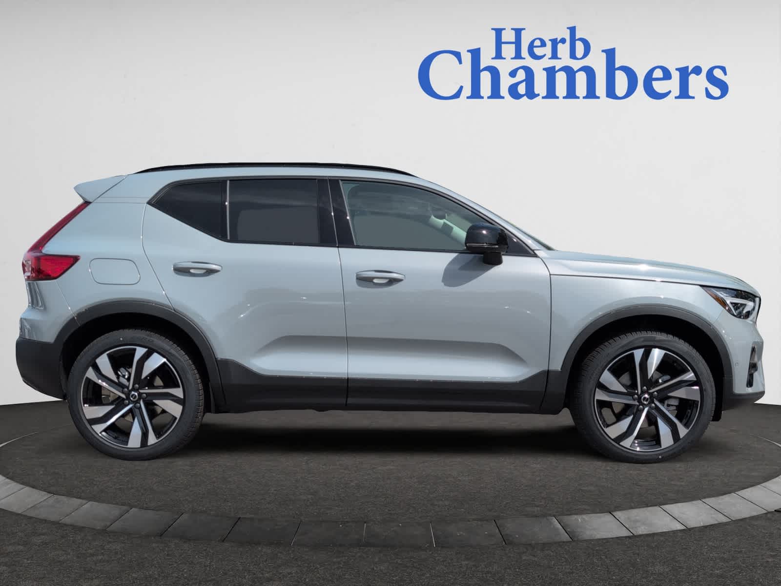 new 2025 Volvo XC40 car, priced at $49,810