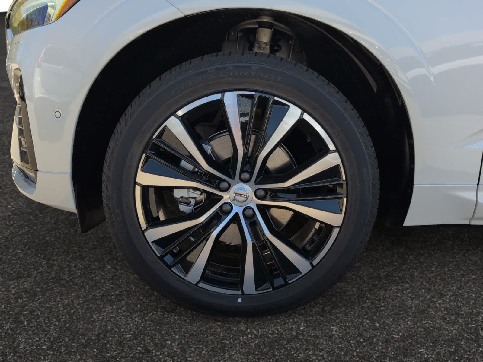 new 2025 Volvo XC60 car, priced at $54,545