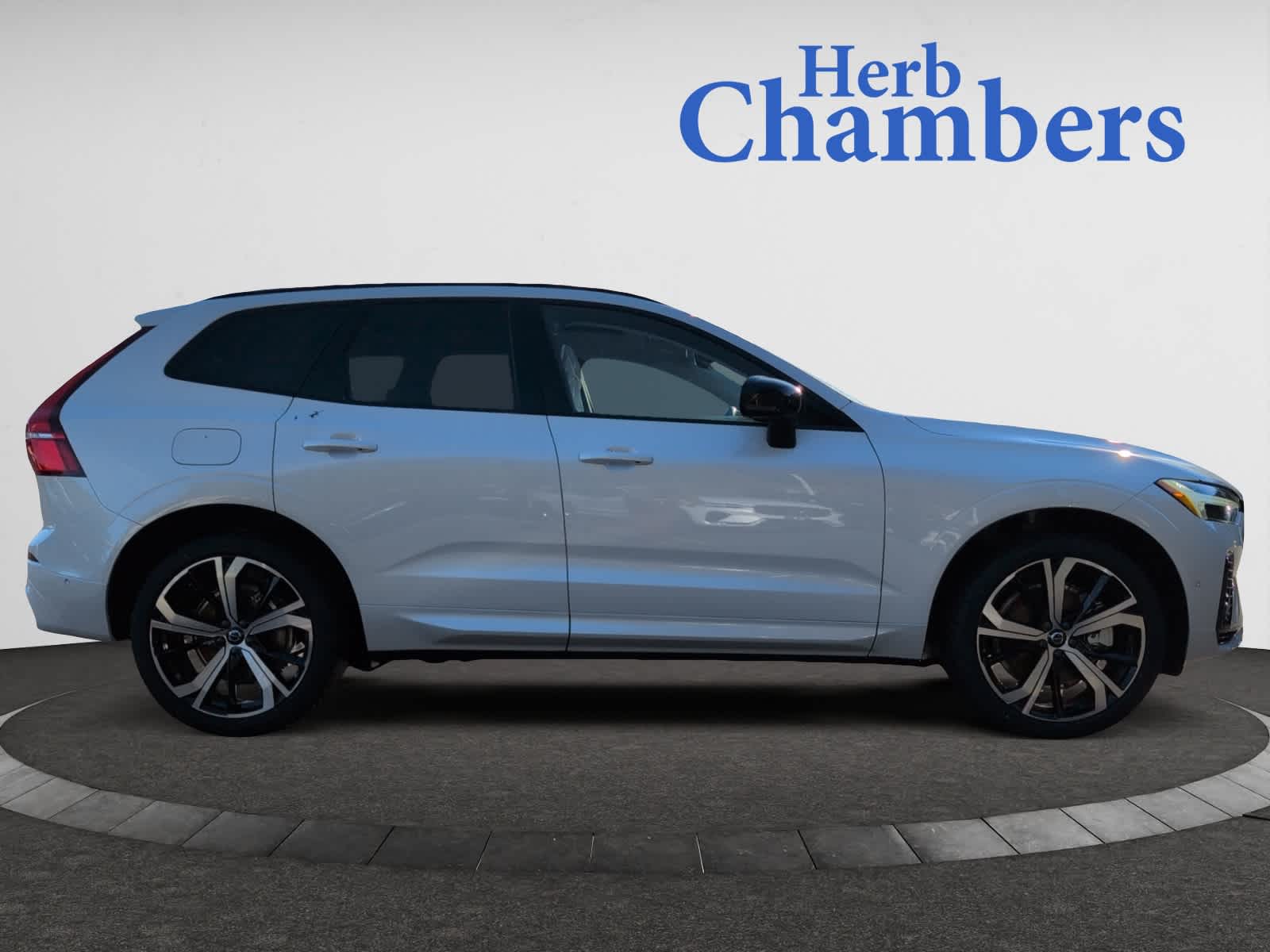 new 2025 Volvo XC60 plug-in hybrid car, priced at $71,875