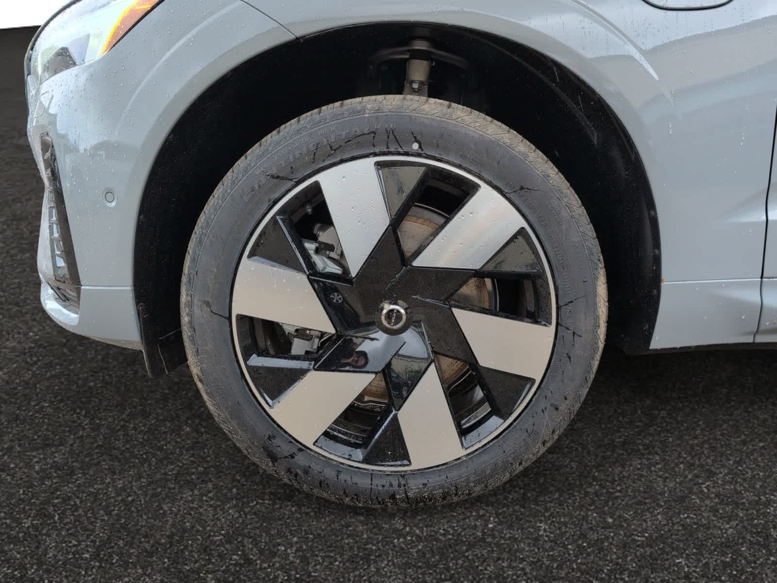 new 2025 Volvo XC60 plug-in hybrid car, priced at $67,405