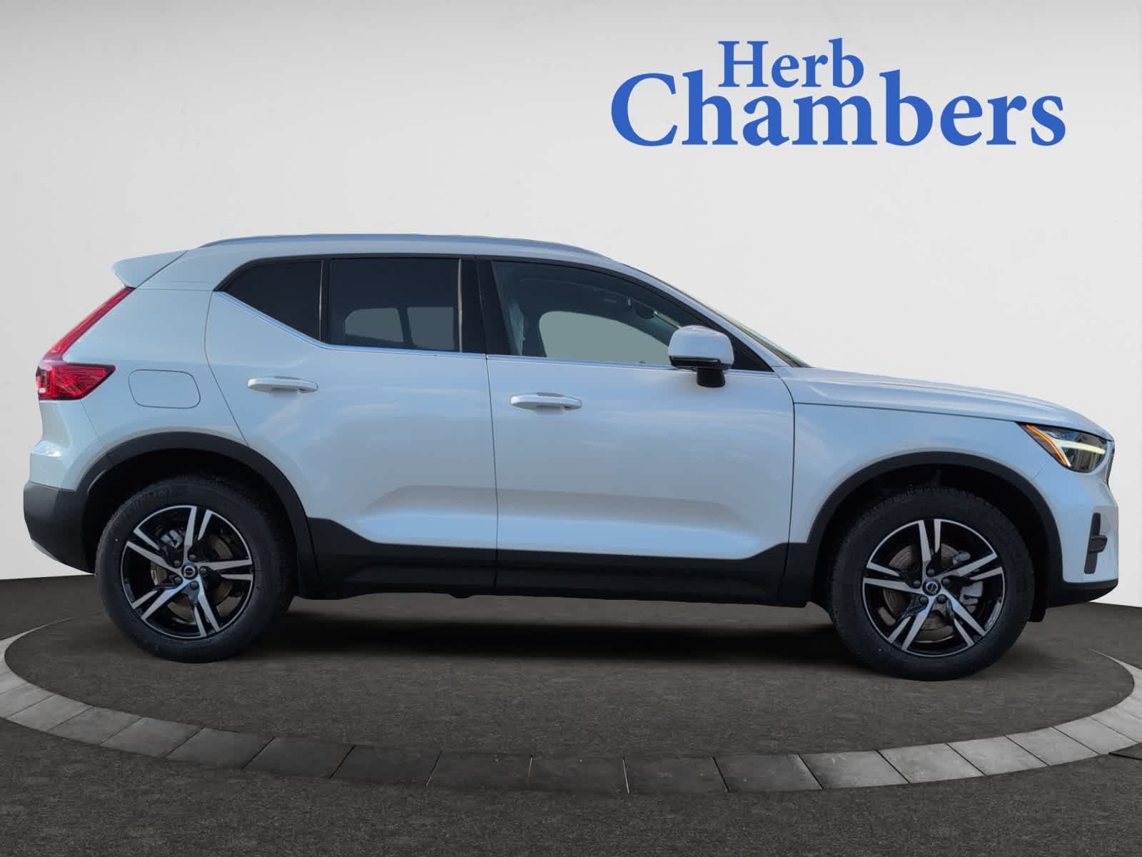 new 2025 Volvo XC40 car, priced at $44,000