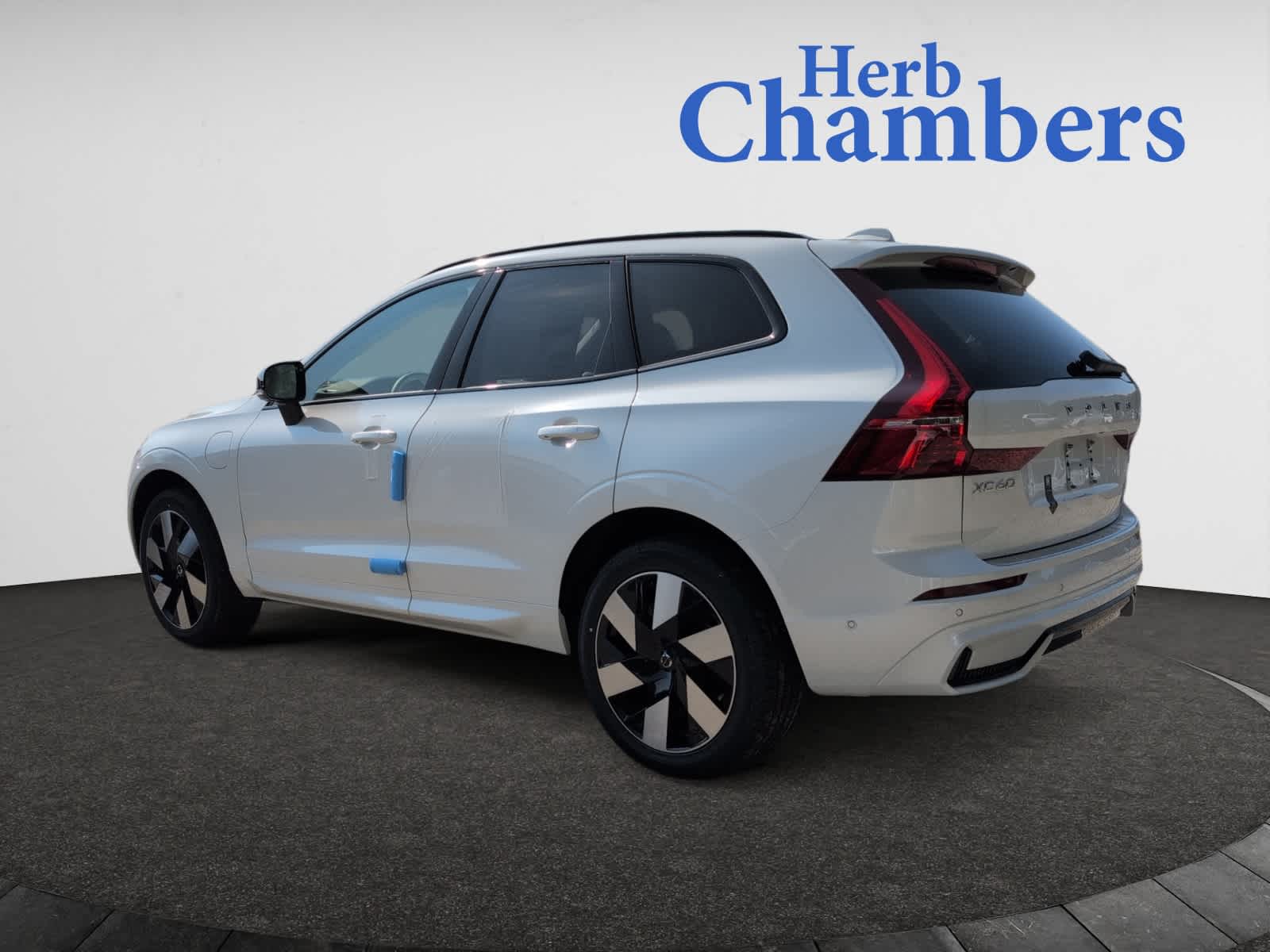 new 2025 Volvo XC60 plug-in hybrid car, priced at $66,235