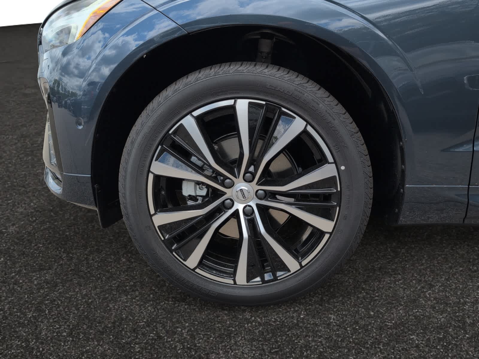 new 2025 Volvo XC60 car, priced at $55,360