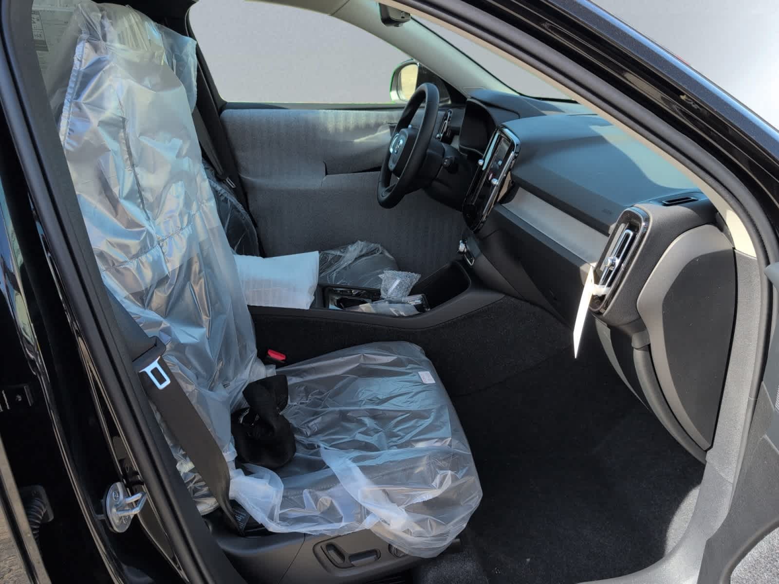 new 2025 Volvo XC40 car, priced at $48,335