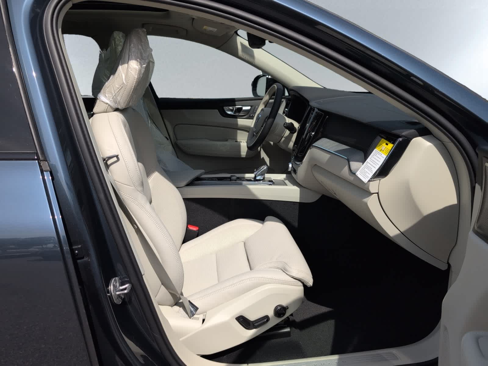 new 2025 Volvo XC60 car, priced at $60,660