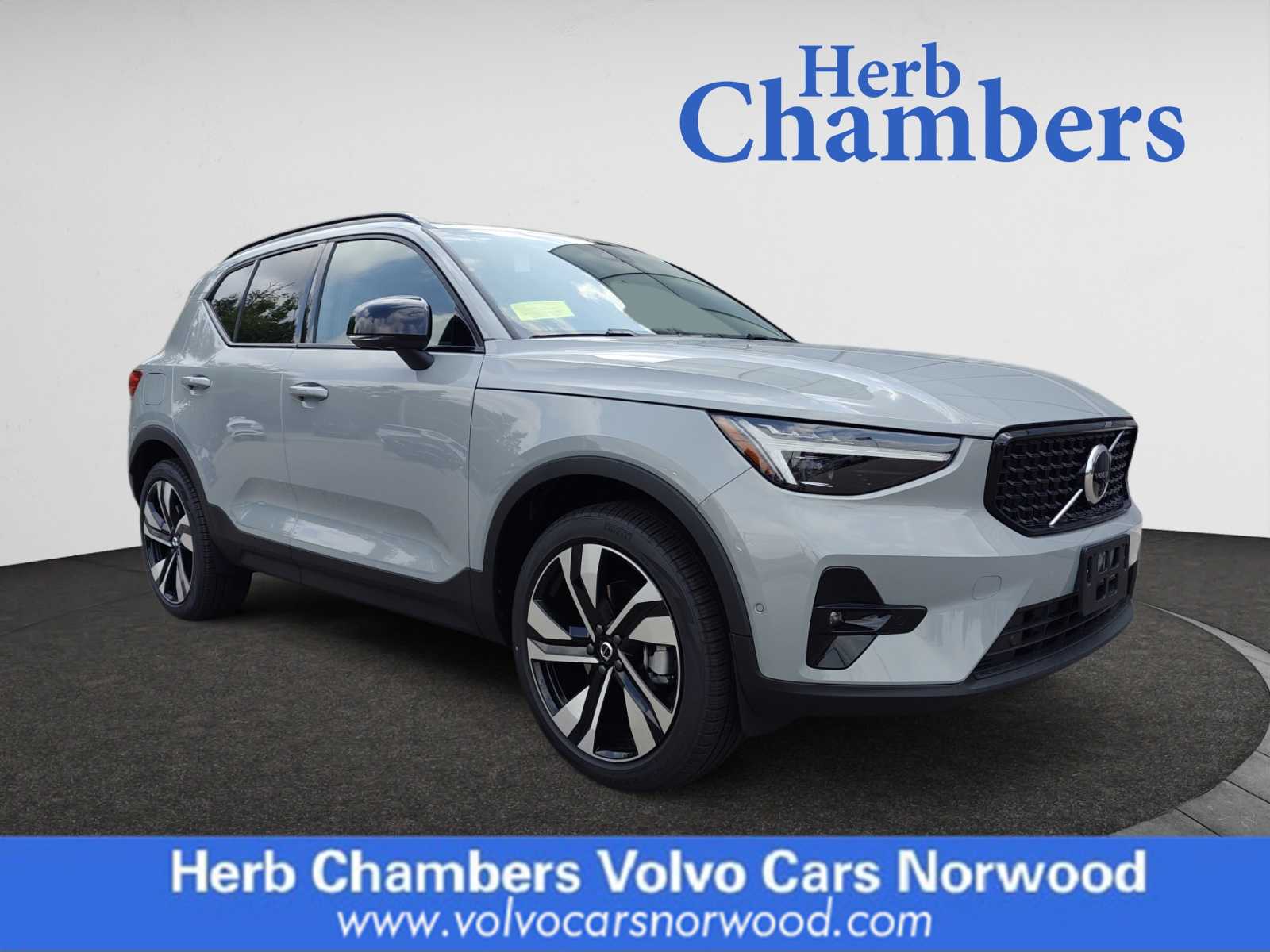 new 2025 Volvo XC40 car, priced at $50,375