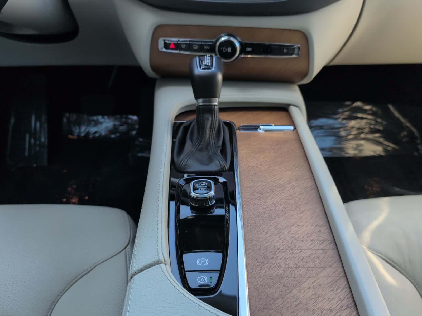 used 2022 Volvo XC90 car, priced at $42,998