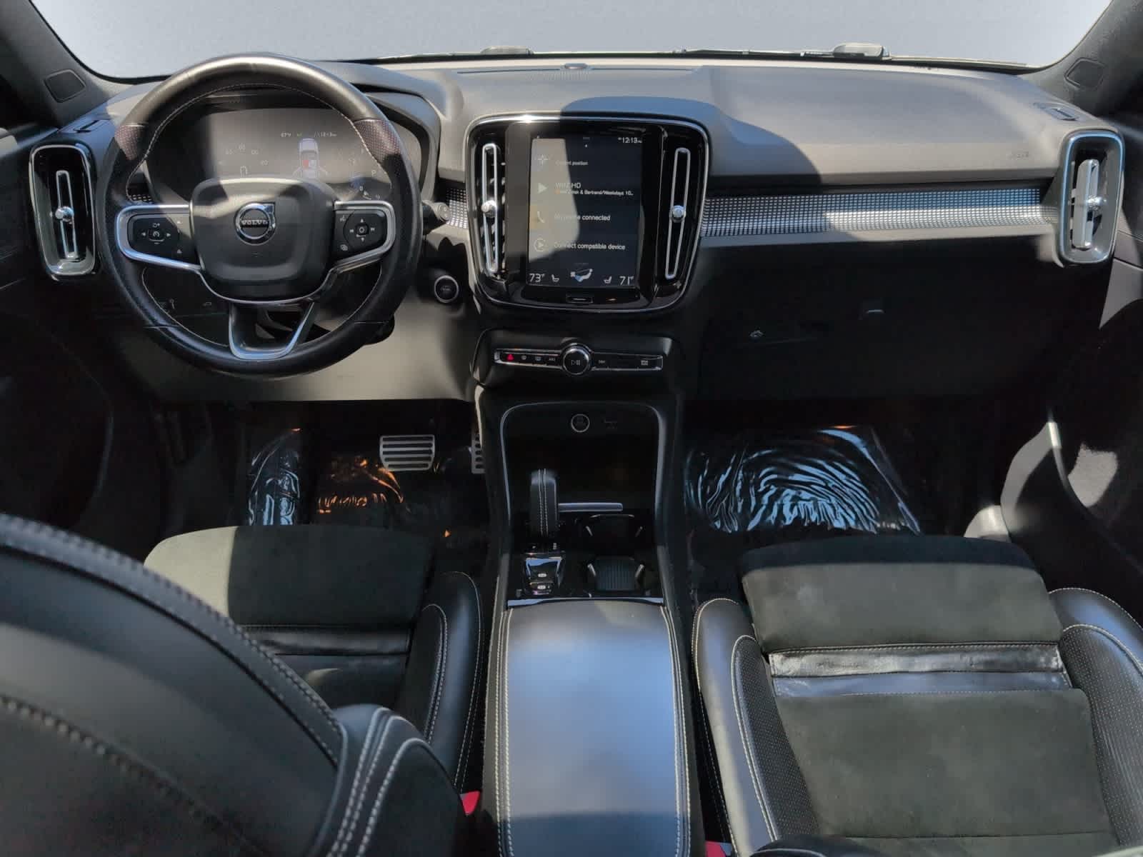 used 2021 Volvo XC40 car, priced at $24,998