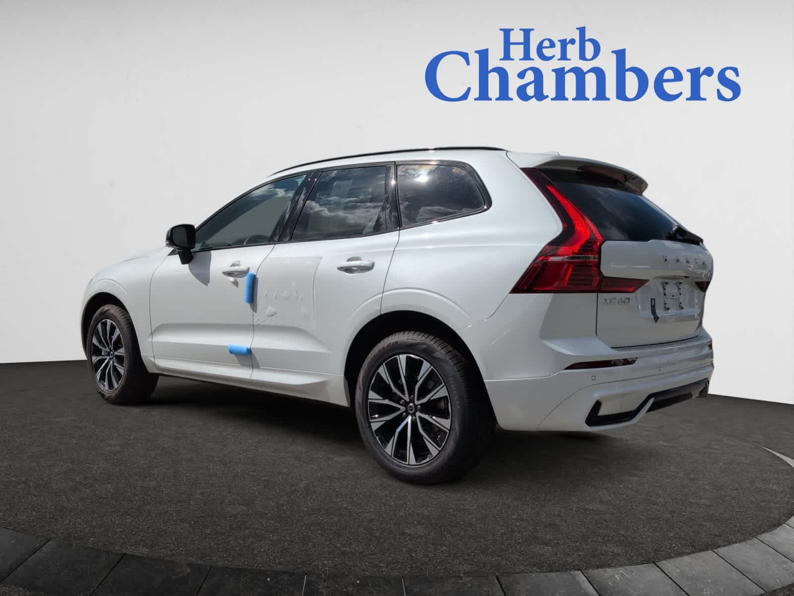 new 2025 Volvo XC60 car, priced at $51,075